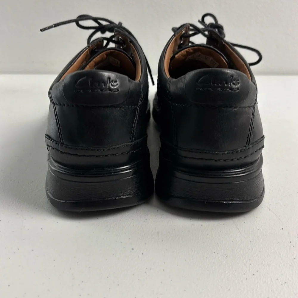 Clarks‎ Men’s 8 Black Leather Oxford Shoes Office  Business Casual Minimalist